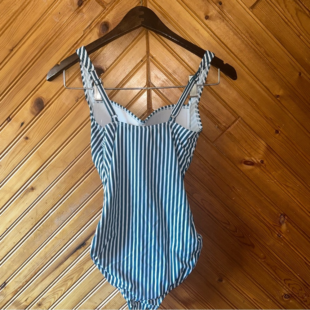 Striped Green and White Swimsuit by Nip Tuck sz 4 - Picture 4 of 7